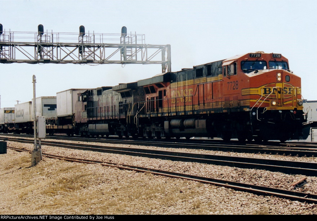 BNSF 7728 West